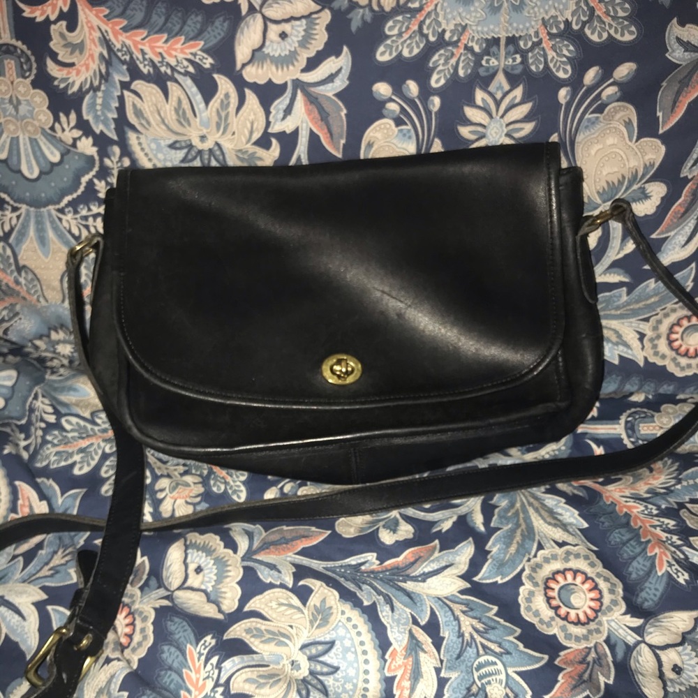 Vintage Coach turn-lock crossbody